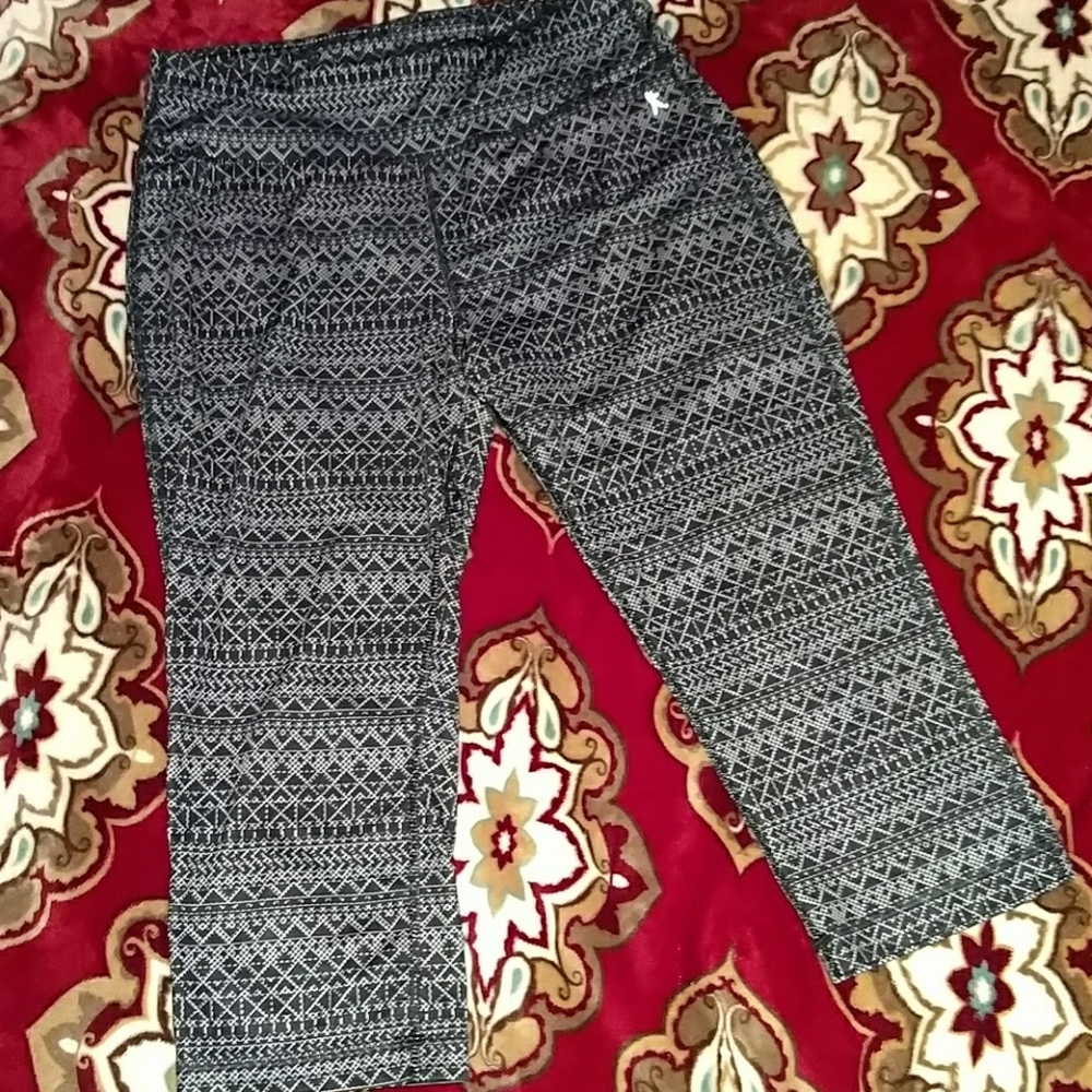 Danskin Now Capri Leggings